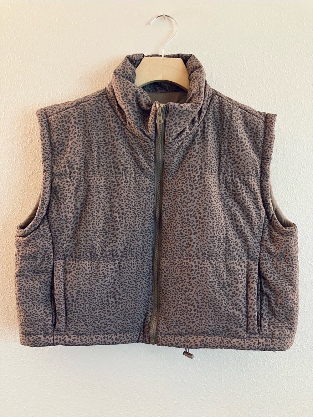 Thread & Supply Leopard Crop Quilted Puffer Vest Zip-Up Medium - Picture 2 of 11